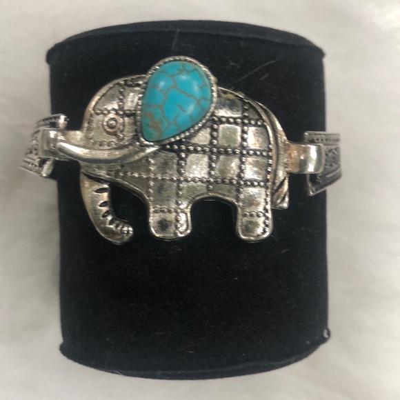Elephant Bracelet Fashion Jewelry - Picture 2 of 3